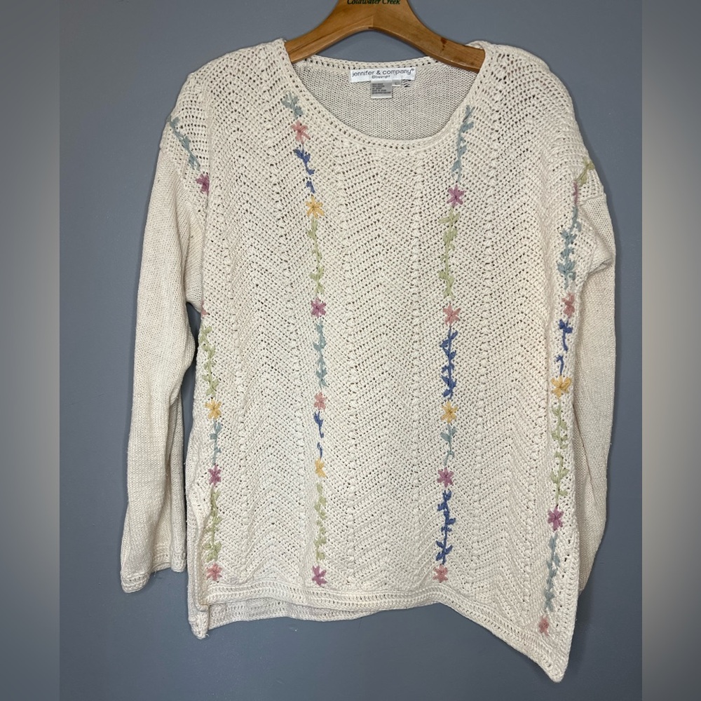 vintage Jennifer & Company hand-knitted pullover with floral embroidery details